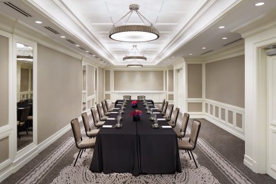 Thoreau meeting room at the Waldorf Astoria Chicago.